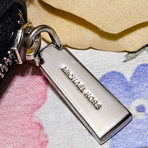 Michael Kors Black Leather Zippered Wallet Card Case. - Picture 5 of 13